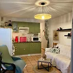 T2 Avec Piscine Idealement Situe *