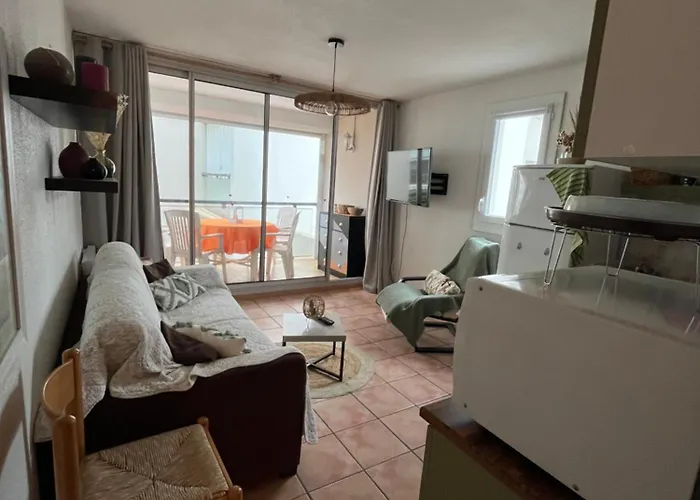 T2 Avec Piscine Idealement Situe